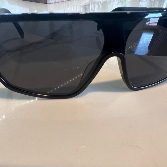 Celine Polarized Glasses - Picture 2 of 5